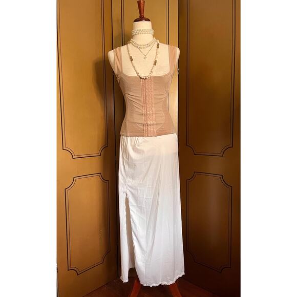 Vintage half slip underskirt with lace trim by Vanity Fair, size M - Picture 1 of 3